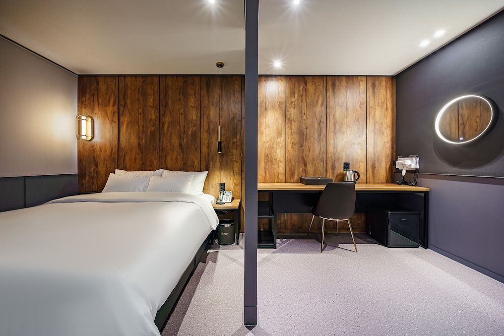 brown dot hotel geomdan