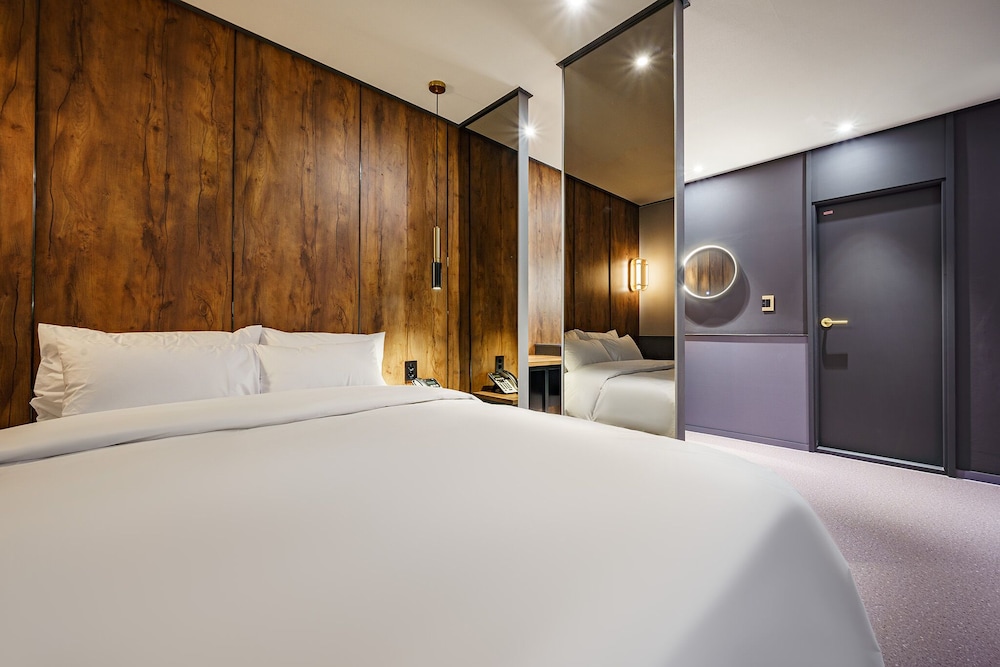 brown dot hotel geomdan