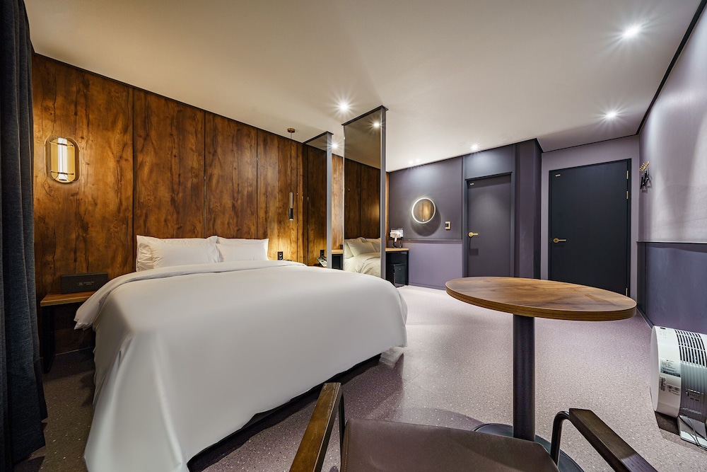 brown dot hotel geomdan