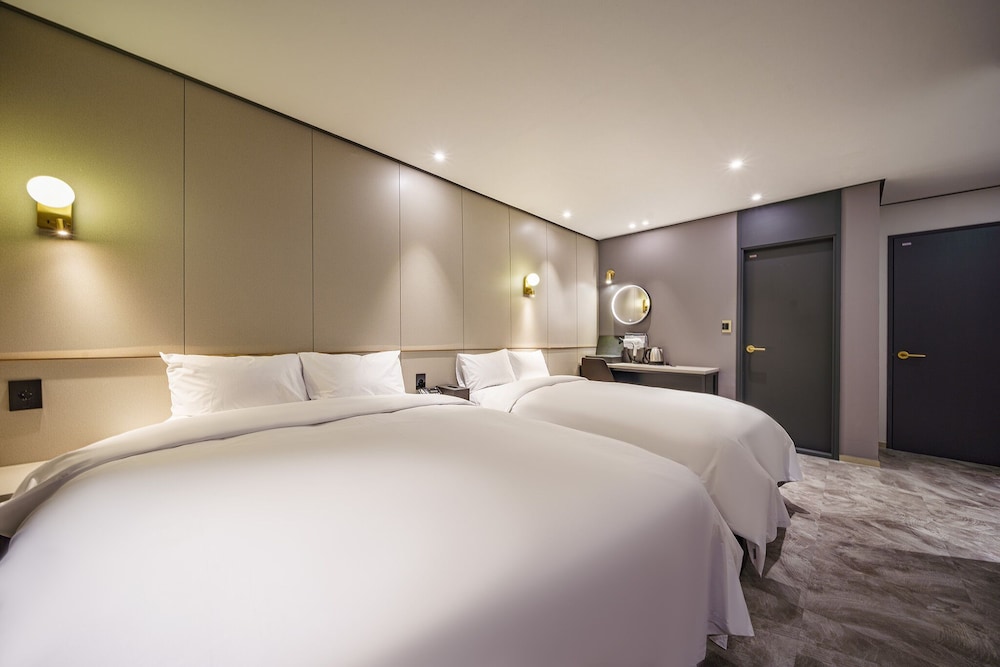 brown dot hotel geomdan