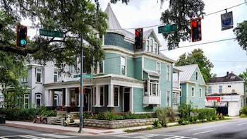 Isetta Inn (Boutique Hostel),,2 star