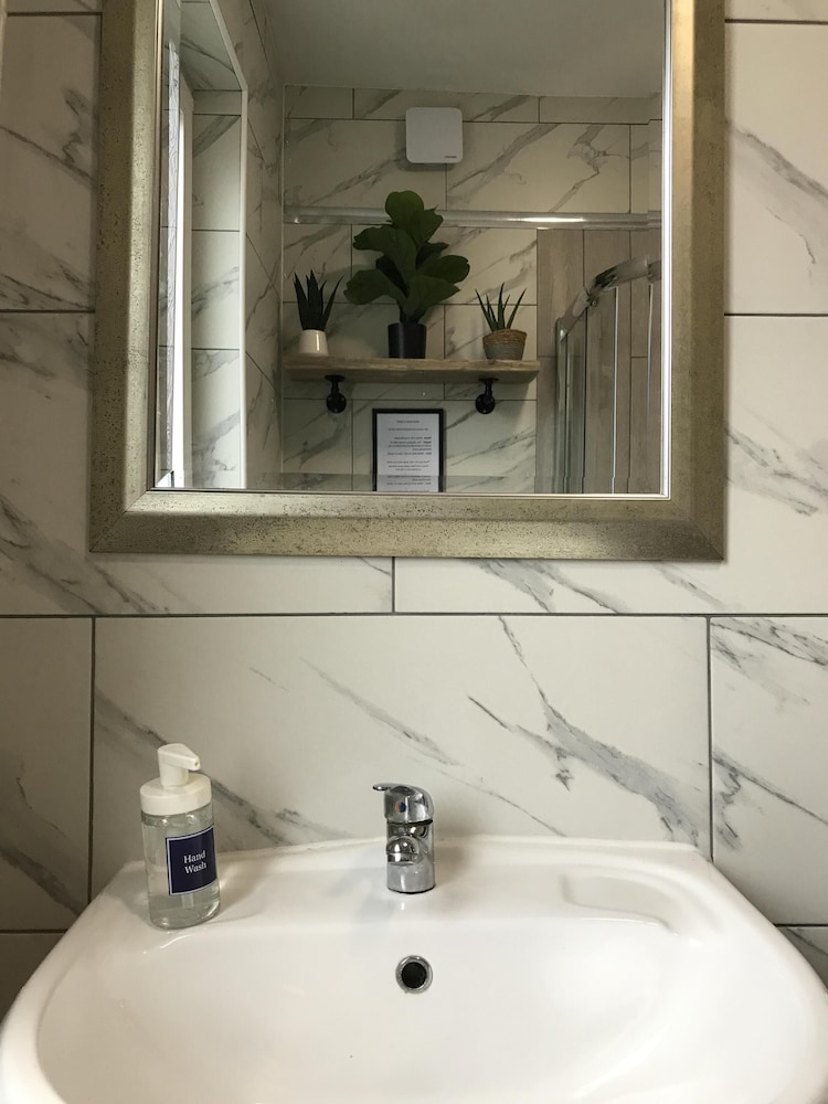 bright spacious 3 bed with office and patio preston