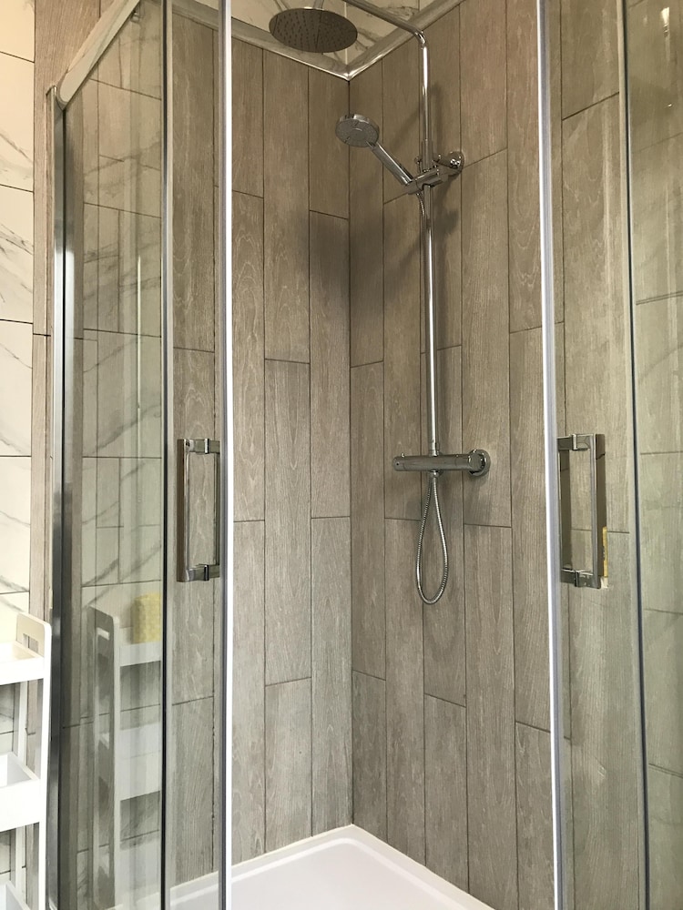 bright spacious 3 bed with office and patio preston