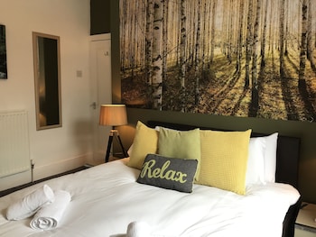 bright spacious 3 bed with office and patio preston