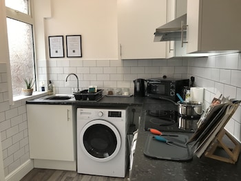 bright spacious 3 bed with office and patio preston
