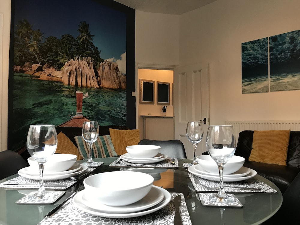 bright spacious 3 bed with office and patio preston