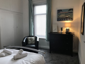 bright spacious 3 bed with office and patio preston