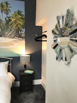 bright spacious 3 bed with office and patio preston