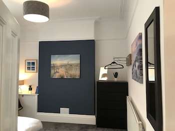 bright spacious 3 bed with office and patio preston