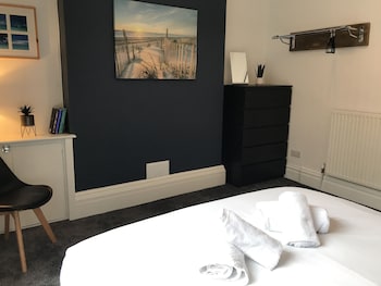 bright spacious 3 bed with office and patio preston