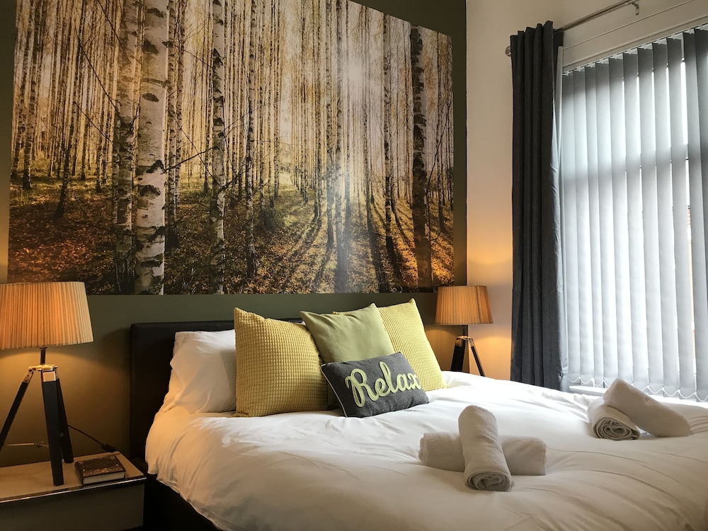 bright spacious 3 bed with office and patio preston