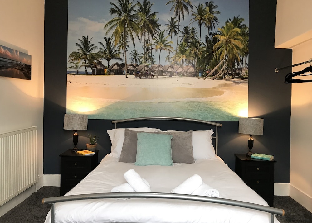 bright spacious 3 bed with office and patio preston