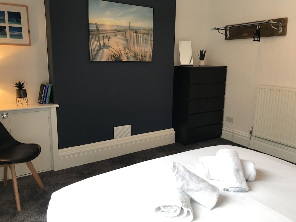 bright spacious 3 bed with office and patio preston