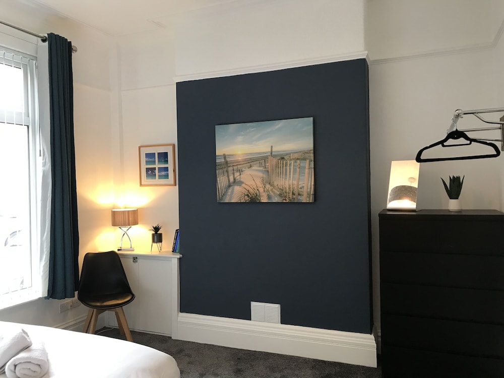 bright spacious 3 bed with office and patio preston