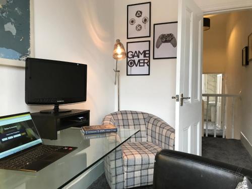 bright spacious 3 bed with office and patio preston