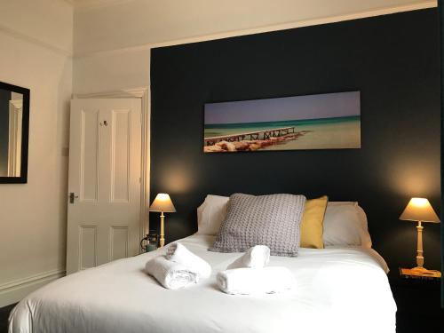 bright spacious 3 bed with office and patio preston