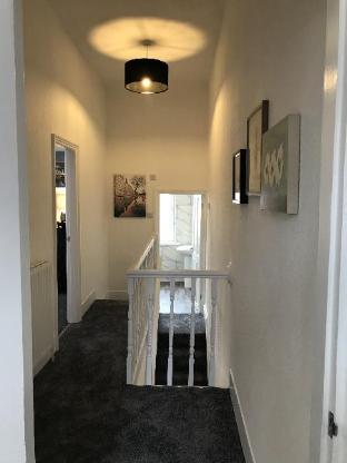 bright spacious 3 bed with office and patio preston