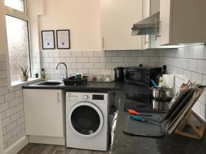 bright spacious 3 bed with office and patio preston