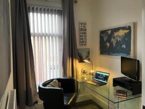 bright spacious 3 bed with office and patio preston