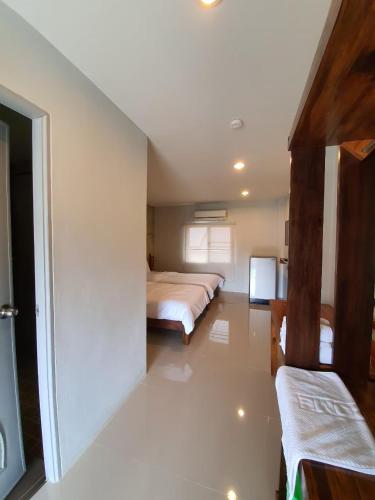 Palm Hug Hotel,,2 star