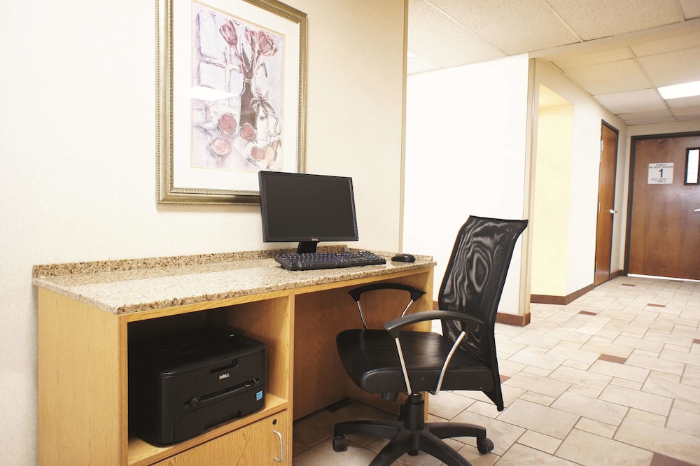 la quinta inn by wyndham indianapolis airport executive dr