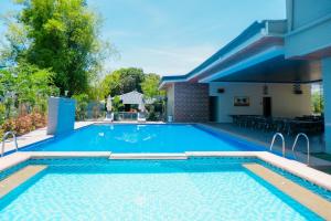 armandos garden resort and resto
