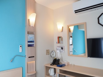 toyoko inn yokohama shiei chikatetsu center minami eki