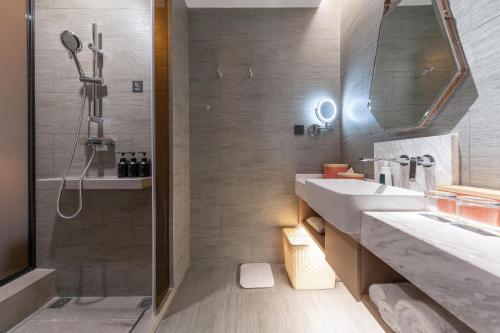 atour hotel qingliangmen st gulou nanjing