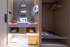 atour hotel qingliangmen st gulou nanjing