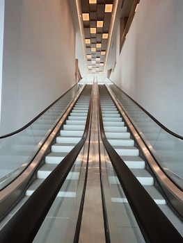 ra suites simatupang