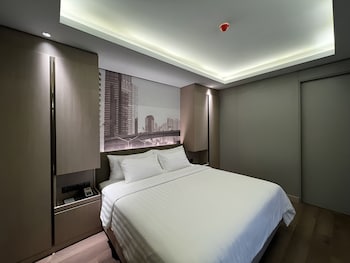 ra suites simatupang