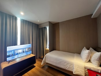ra suites simatupang