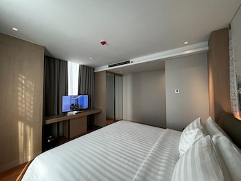 ra suites simatupang