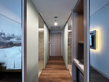 ra suites simatupang