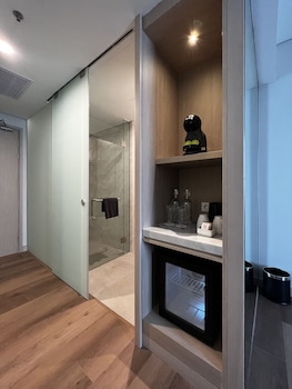 ra suites simatupang