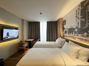 ra suites simatupang