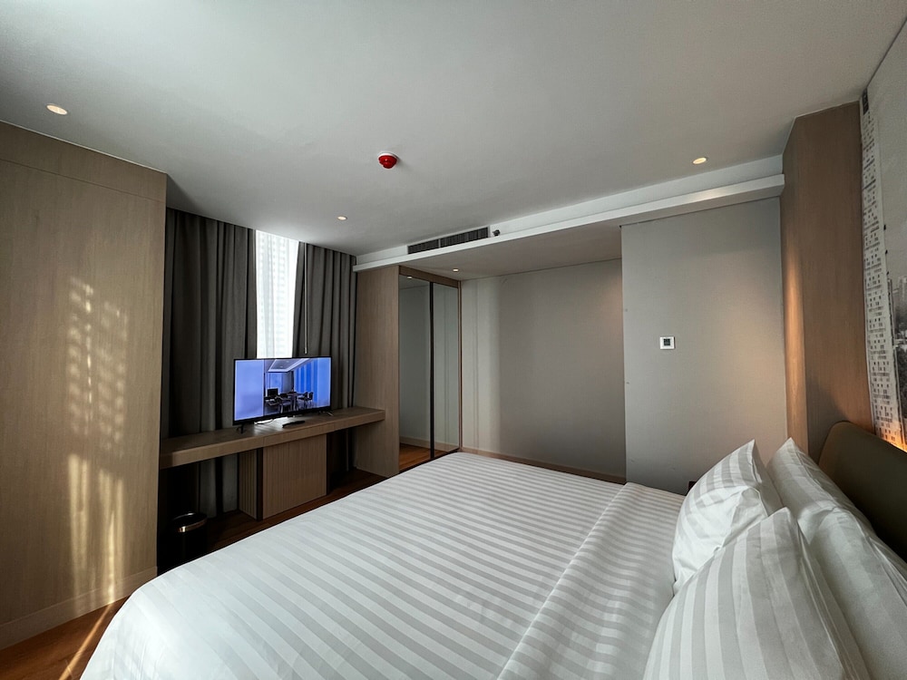 ra suites simatupang