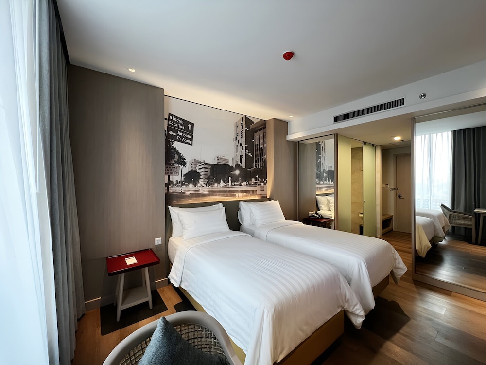 ra suites simatupang
