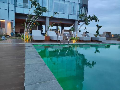 ra suites simatupang