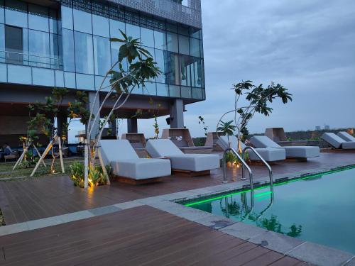 ra suites simatupang