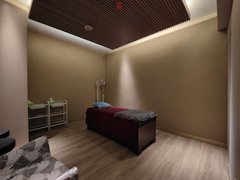 ra suites simatupang