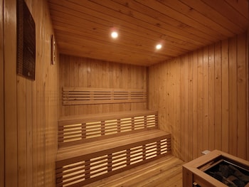 ra suites simatupang