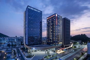 Hilton Garden Inn Shenzhen Baoan Huaide,,4 star