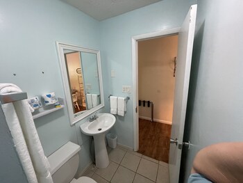 Lake Norman Hotel,,2 star