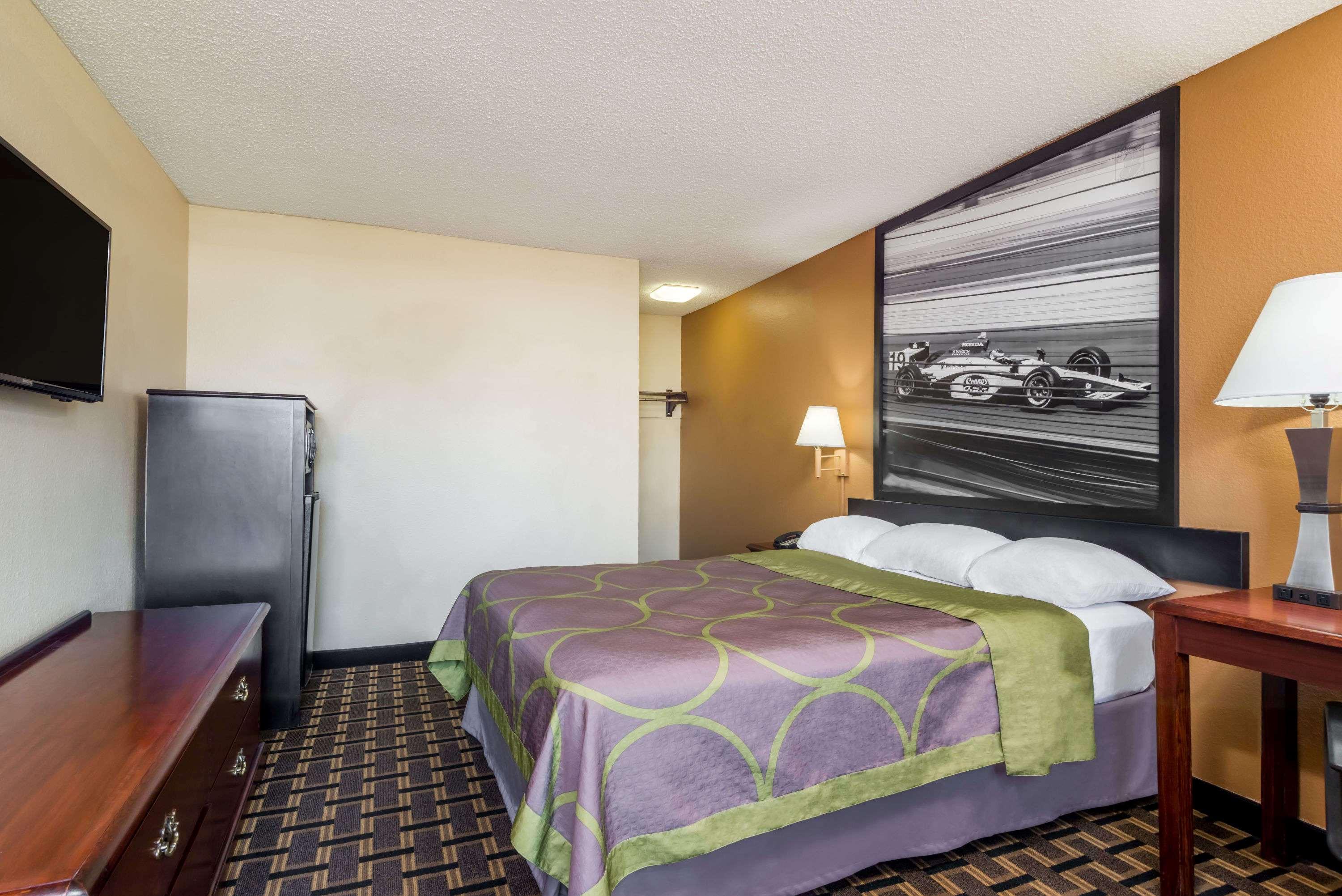Super 8 By Wyndham Indianapolis/Ne/Castleton Area,Indiana>>Castleton,2 star