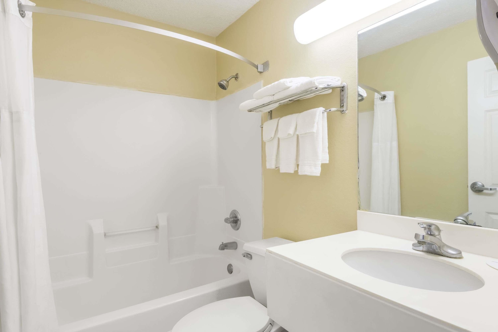 Super 8 By Wyndham Indianapolis/Ne/Castleton Area,Indiana>>Castleton,2 star