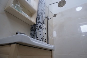 happy ours guesthouse