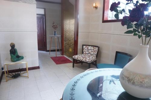 happy ours guesthouse