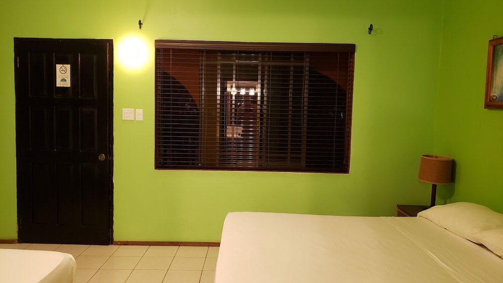 sunrise club hotel restaurant and bar