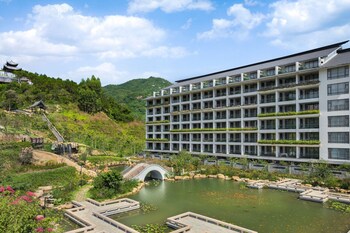 sheraton maoming hot spring resort